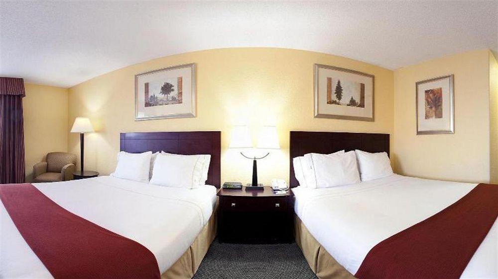 Express & North By Ihg 2* Colorado Springs