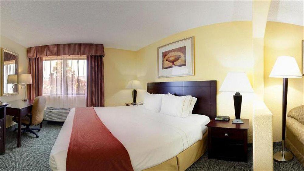 Express & North By Ihg Hotel