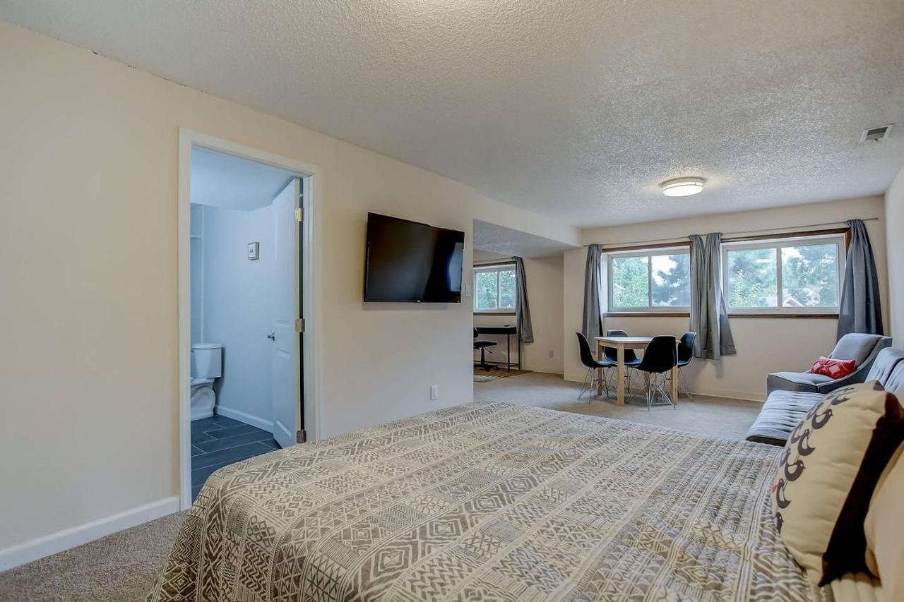 Bright & Cozy Studio In Colorado Springs