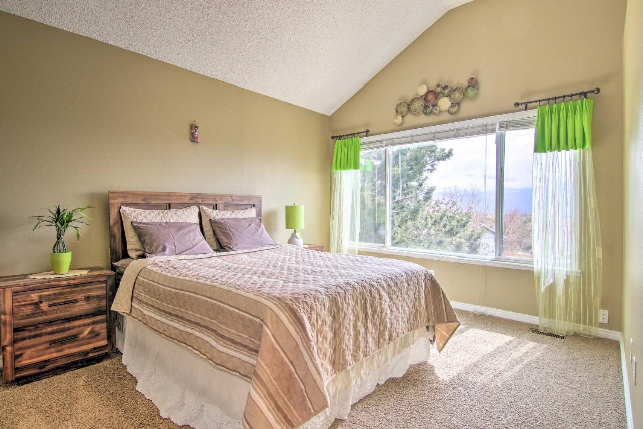 Cozy Abode 8 Mi To Downtown! Holiday home Colorado Springs