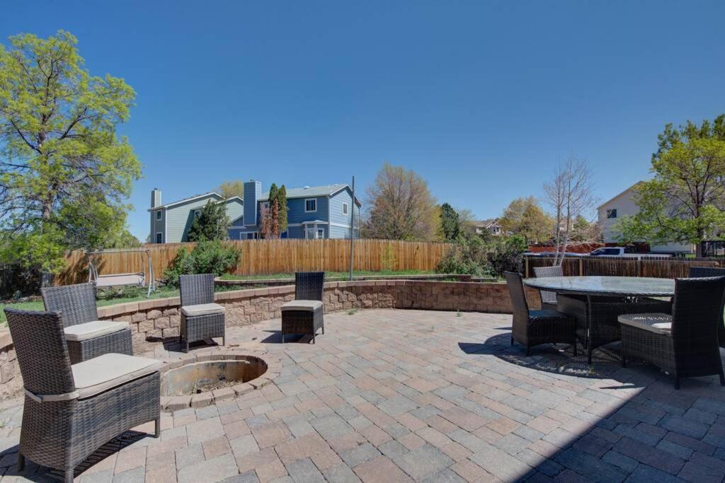 Mtn Views, Quiet Oasis/king Beds+centrally Located Villa Colorado Springs