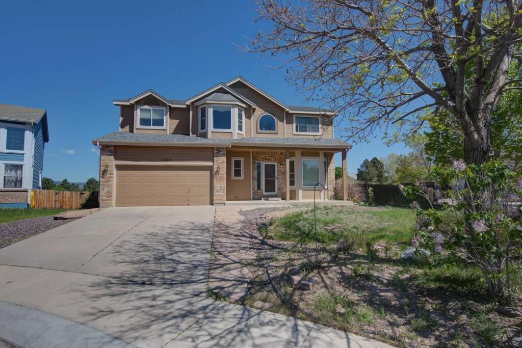 Mtn Views, Quiet Oasis/king Beds+centrally Located