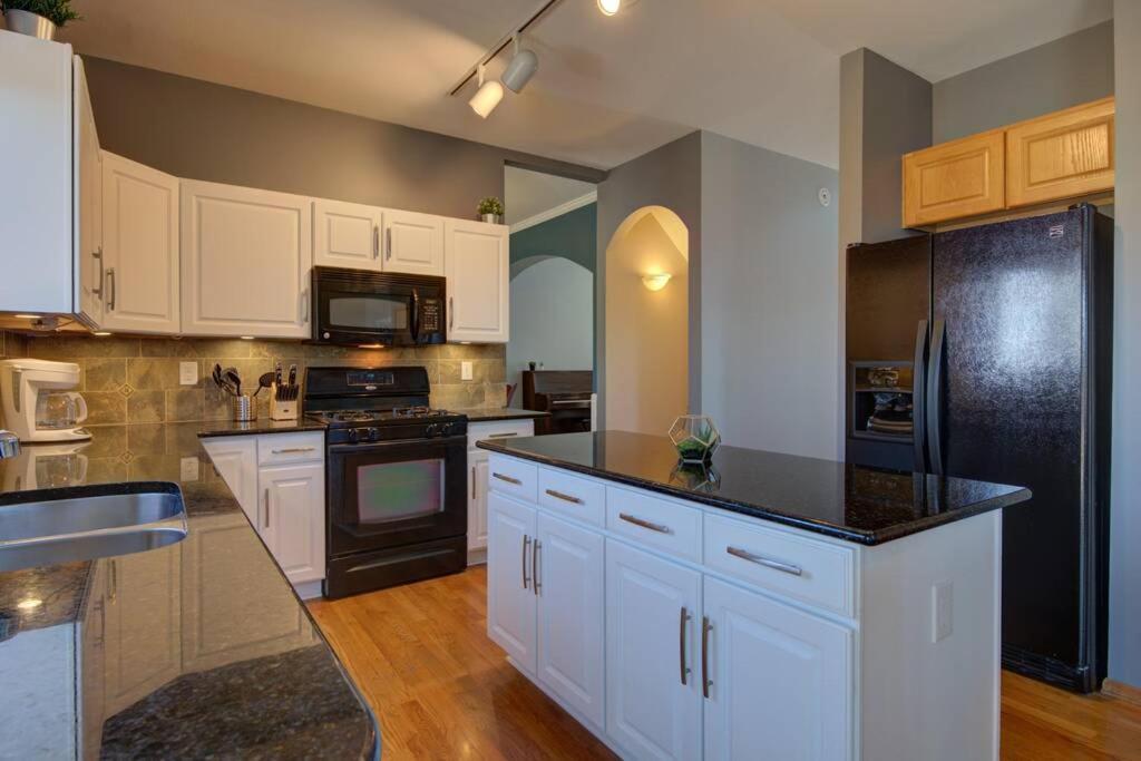 Villa Mtn Views, Quiet Oasis/king Beds+centrally Located *