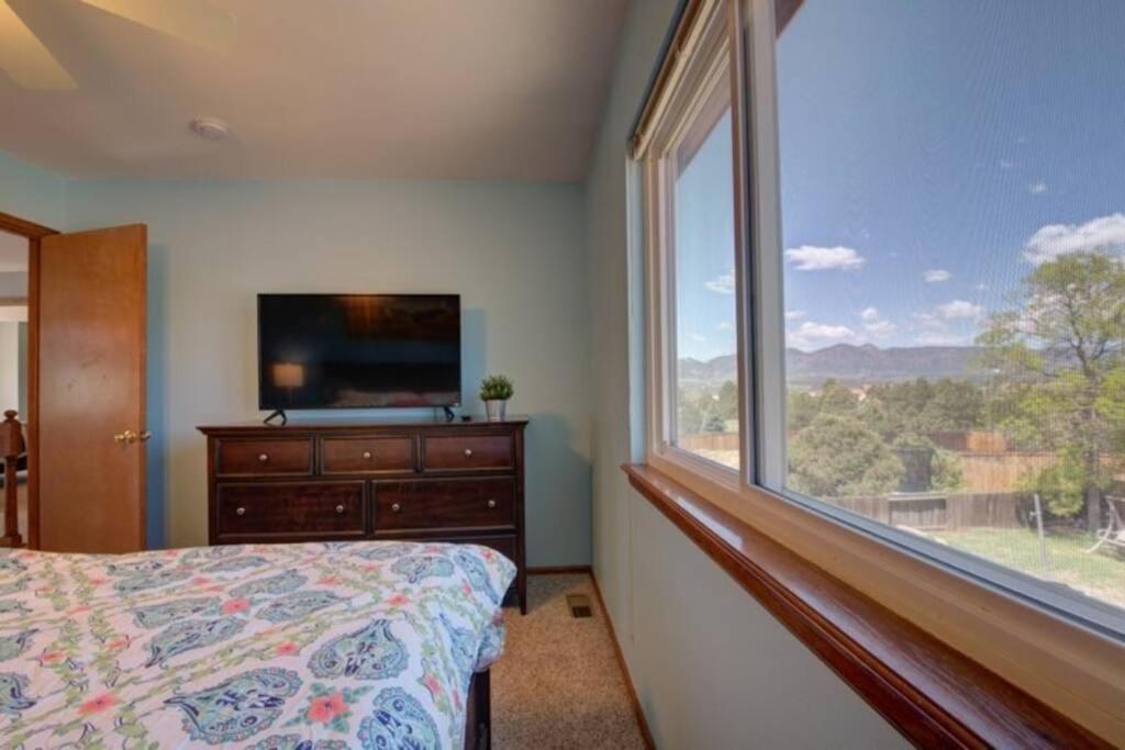 Villa Mtn Views, Quiet Oasis/king Beds+centrally Located *