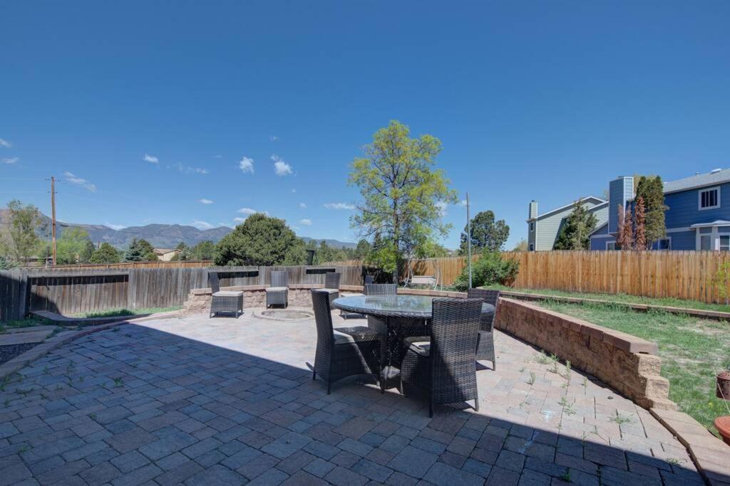 Villa Mtn Views, Quiet Oasis/king Beds+centrally Located Colorado Springs