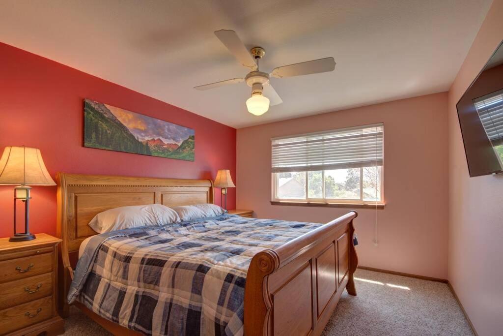 Mtn Views, Quiet Oasis/king Beds+centrally Located Villa
