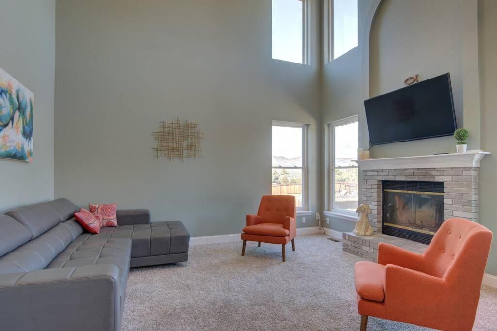 Mtn Views, Quiet Oasis/king Beds+centrally Located Colorado Springs