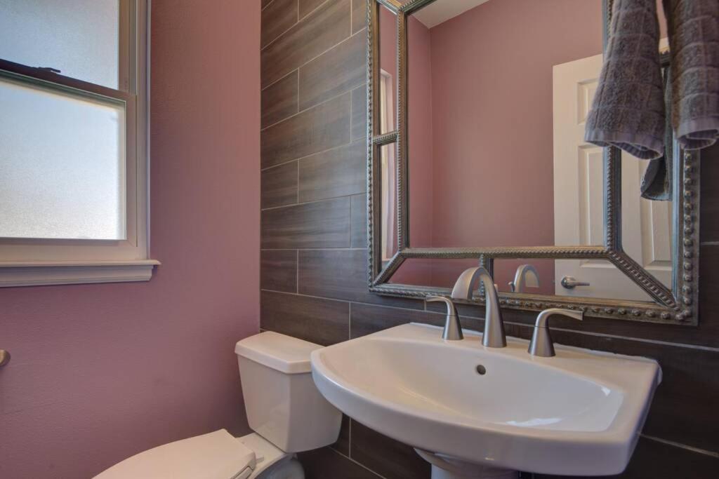 Mtn Views, Quiet Oasis/king Beds+centrally Located Villa
