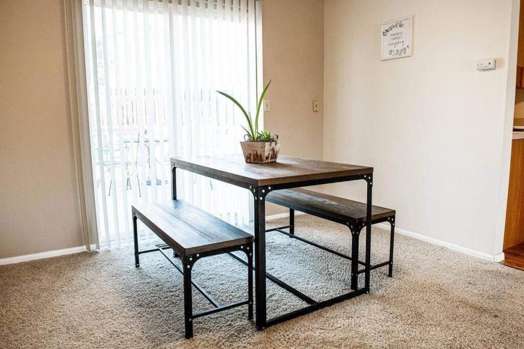 Pet Friendly: Cozy Getaway, Centrally Located *