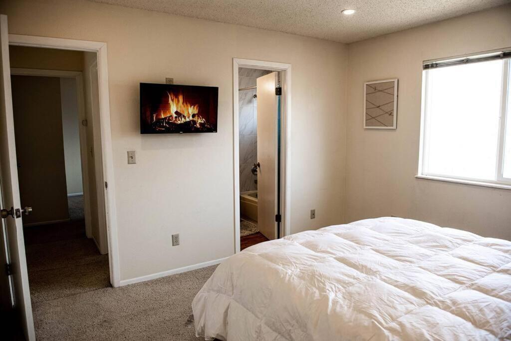 Holiday home Pet Friendly: Cozy Getaway, Centrally Located *