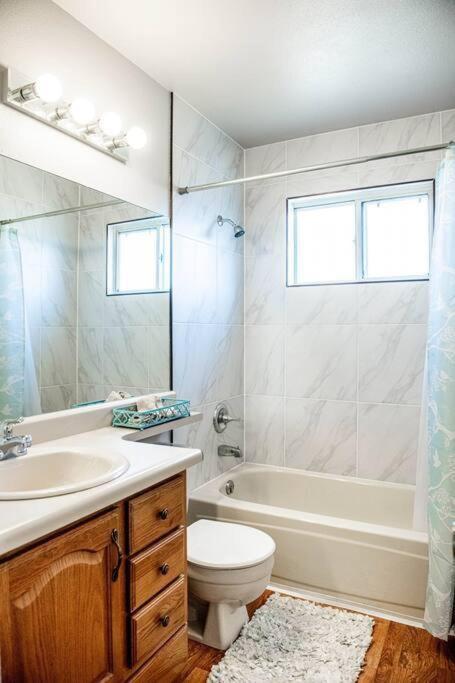 Pet Friendly: Cozy Getaway, Centrally Located *