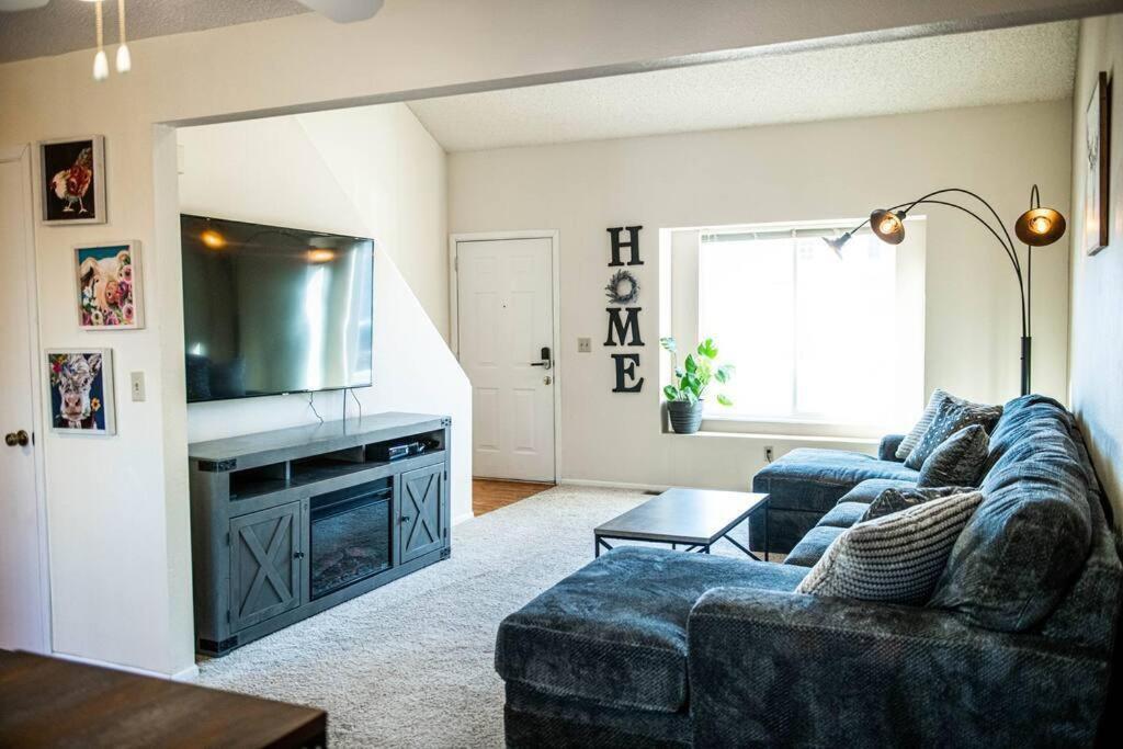 Pet Friendly: Cozy Getaway, Centrally Located *
