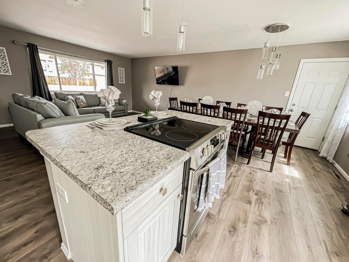 Pet Friendly Close To Attractions. Mtn Views! *
