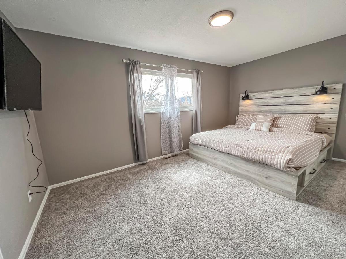 Pet Friendly Close To Attractions. Mtn Views! * Colorado Springs