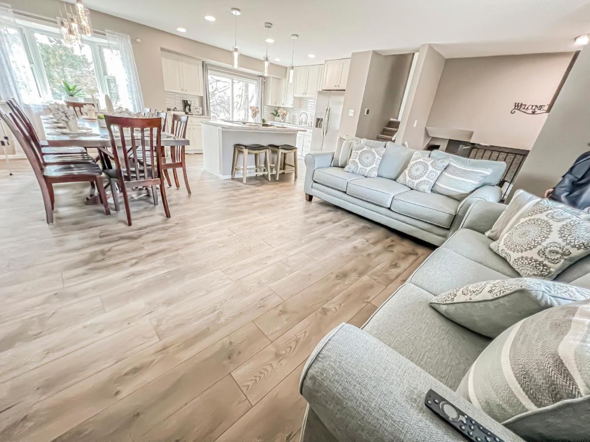 Villa Pet Friendly Close To Attractions. Mtn Views!