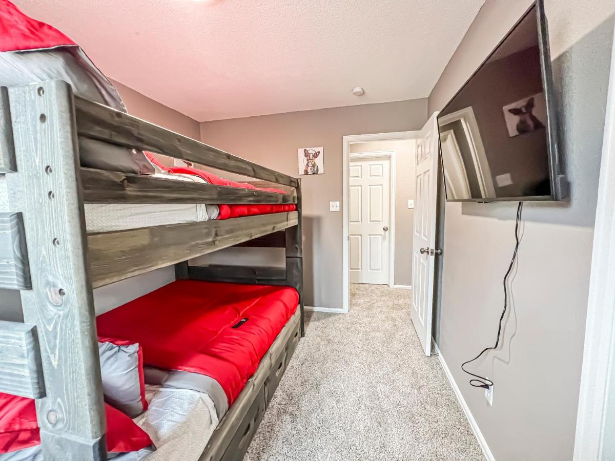 Villa Pet Friendly Close To Attractions. Mtn Views!