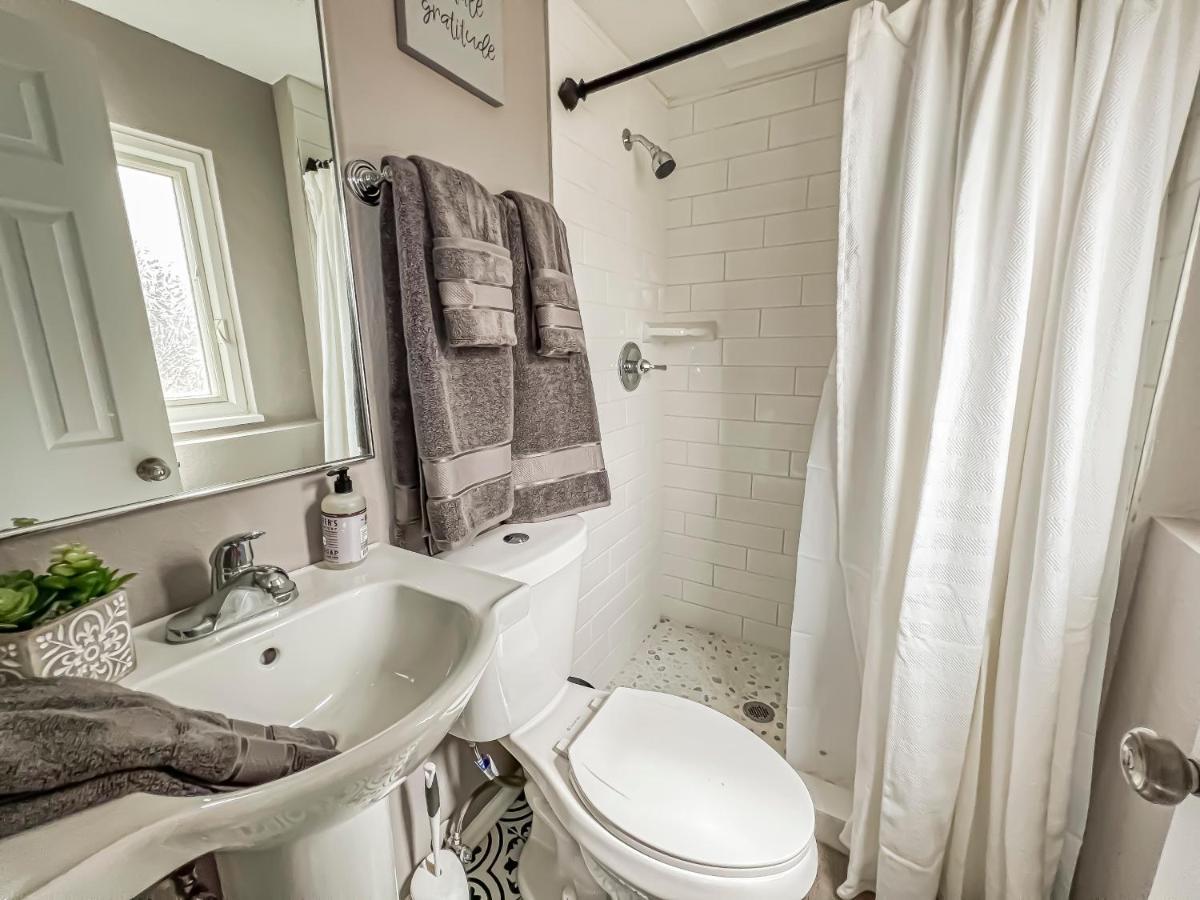 Pet Friendly Close To Attractions. Mtn Views!