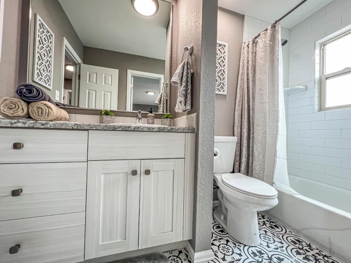 Pet Friendly Close To Attractions. Mtn Views! Colorado Springs