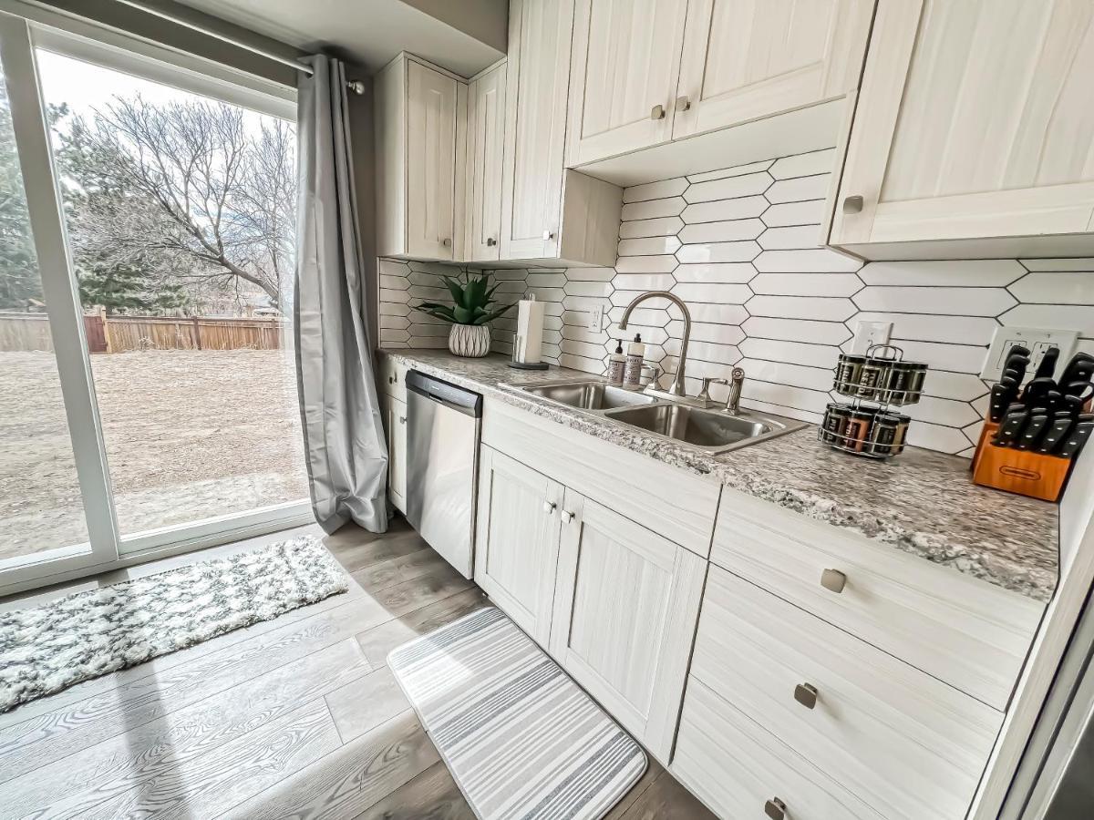 Pet Friendly Close To Attractions. Mtn Views! Colorado Springs