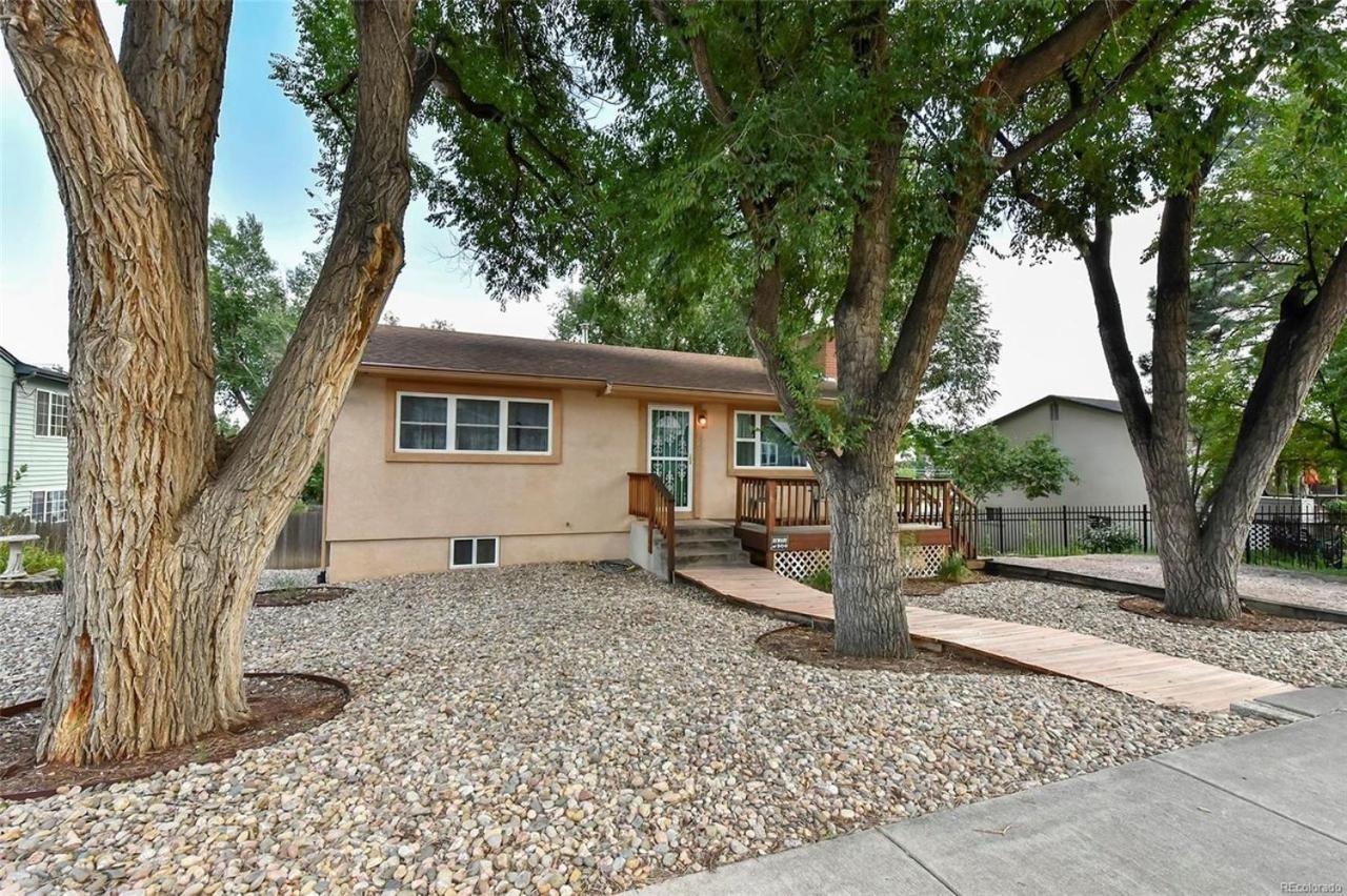 North Of Sodermann Park Centrally Located 2/1 Upstairs Of House