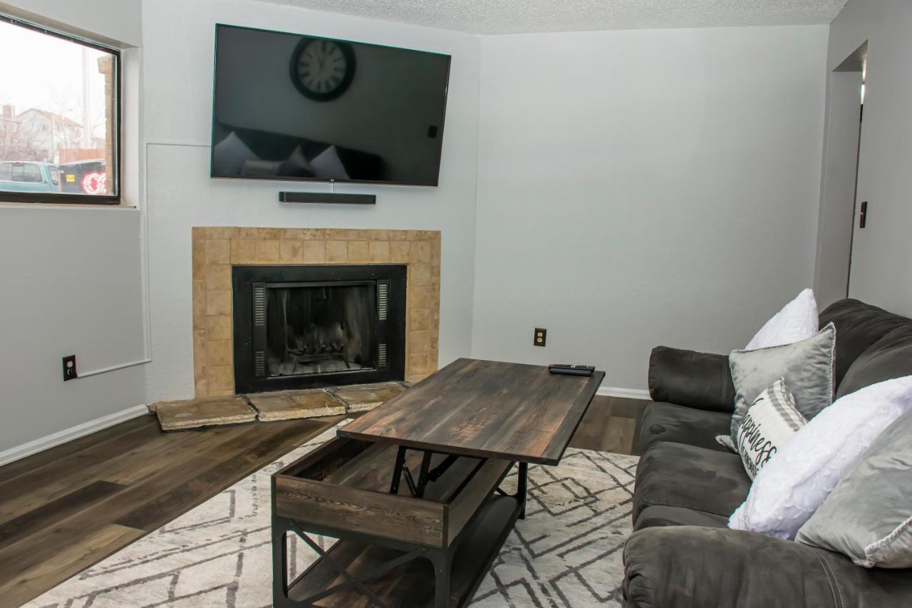 Lovely 2 Bedroom! Close To In A 4plex