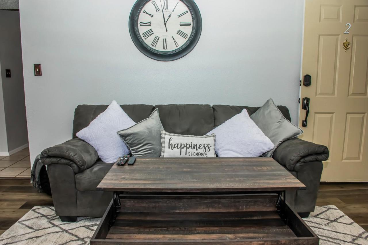 Lovely 2 Bedroom! Close To In A 4plex * Colorado Springs