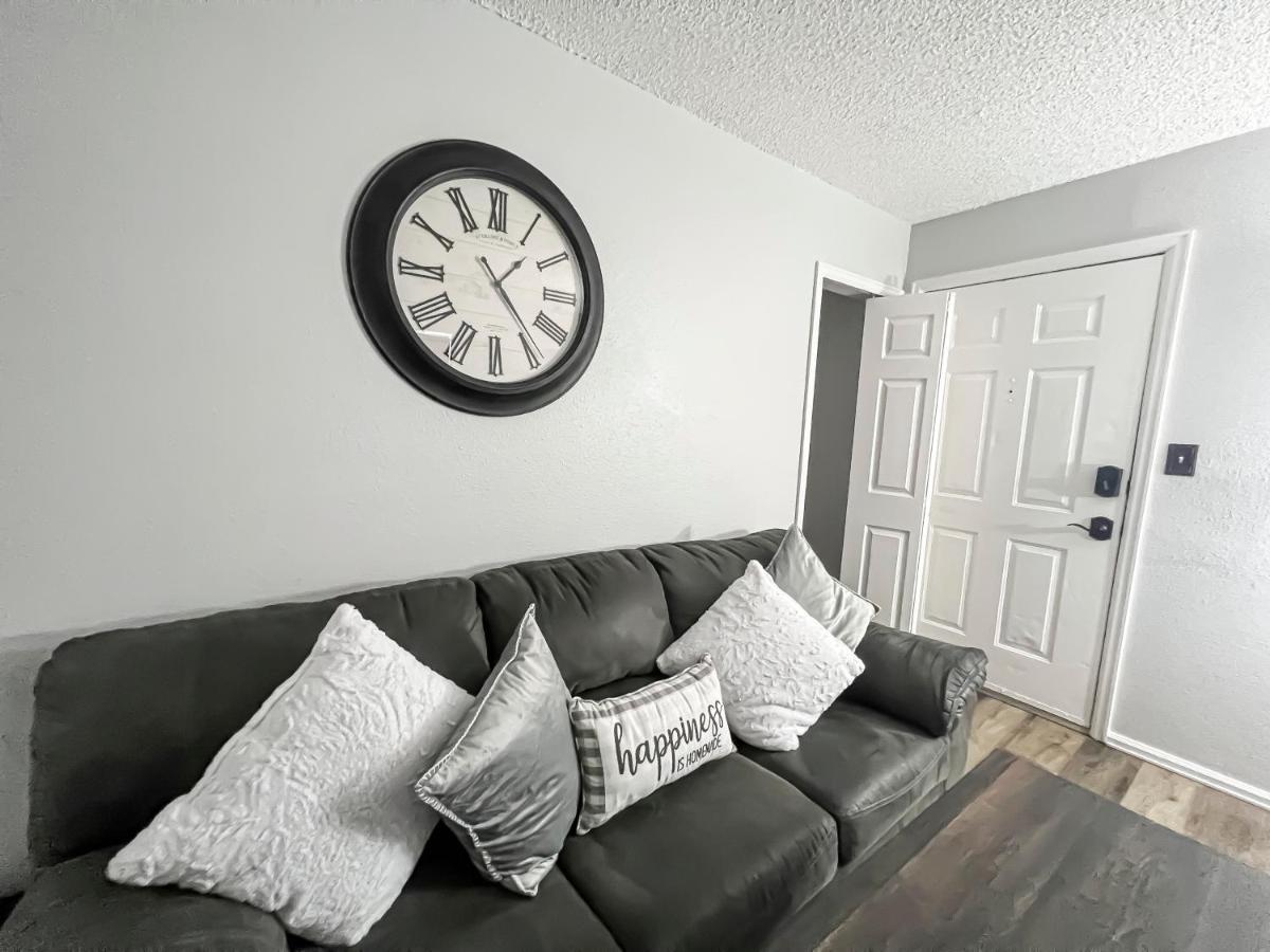Lovely 2 Bedroom! Close To In A 4plex Apartment Colorado Springs