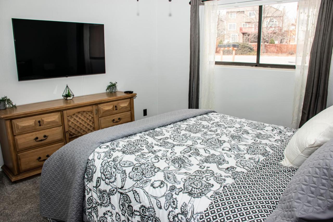 Lovely 2 Bedroom! Close To In A 4plex Apartment