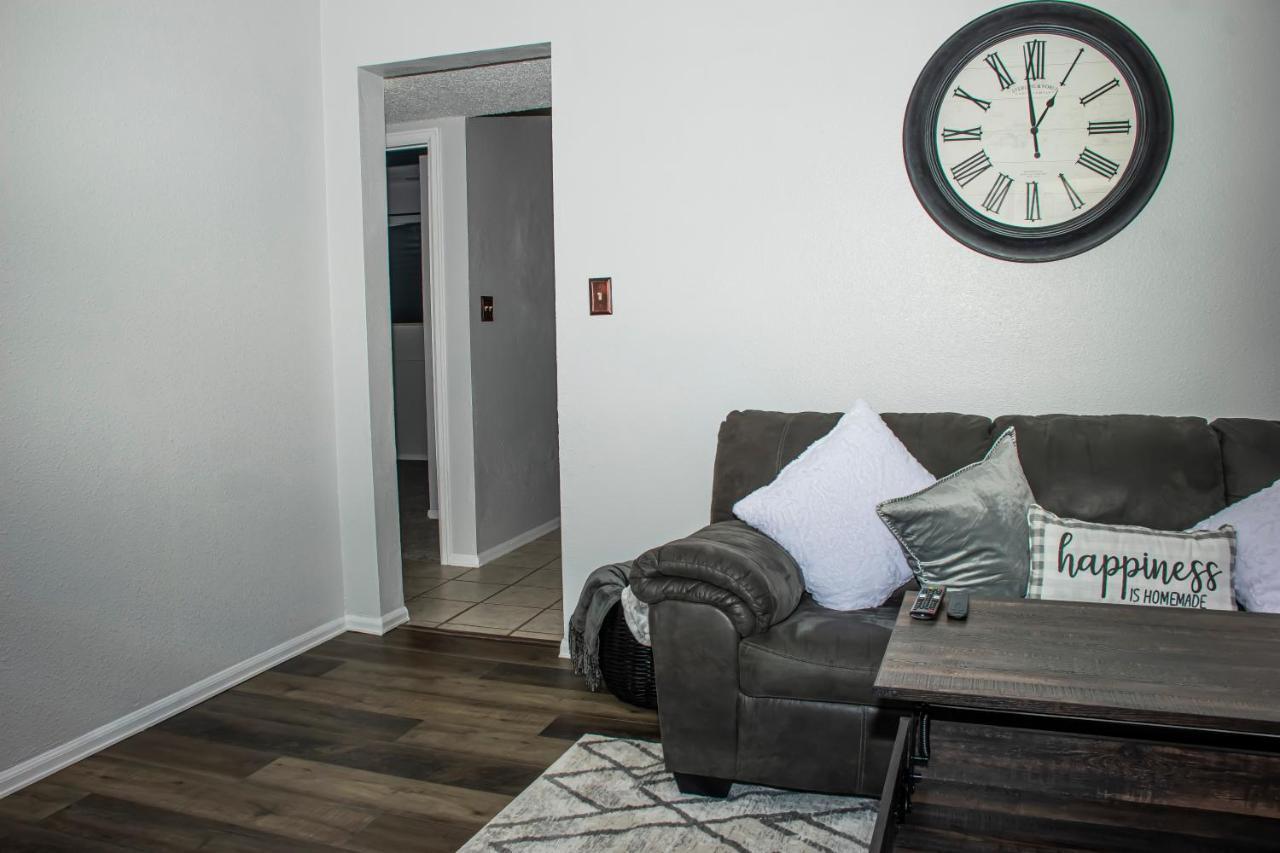 Lovely 2 Bedroom! Close To In A 4plex