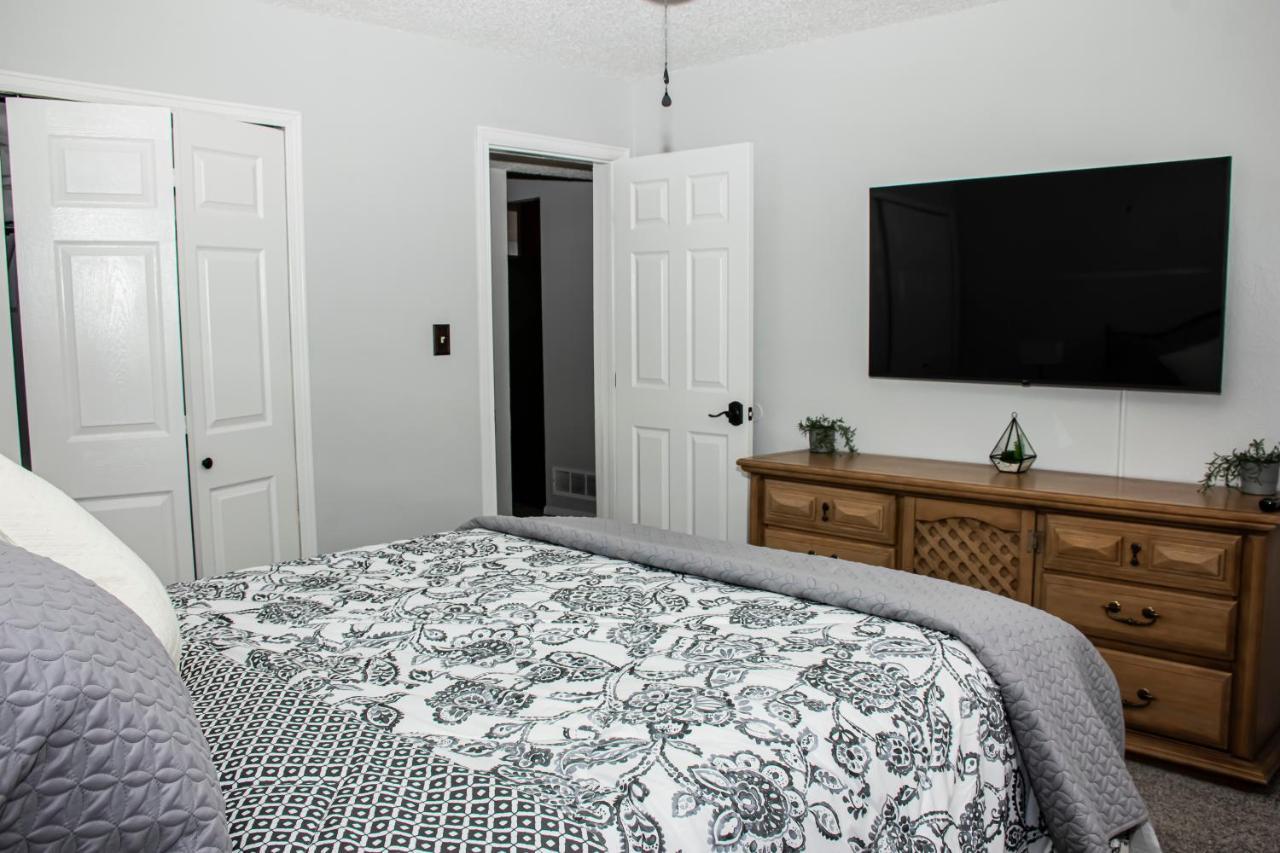 Apartment Lovely 2 Bedroom! Close To In A 4plex Colorado Springs