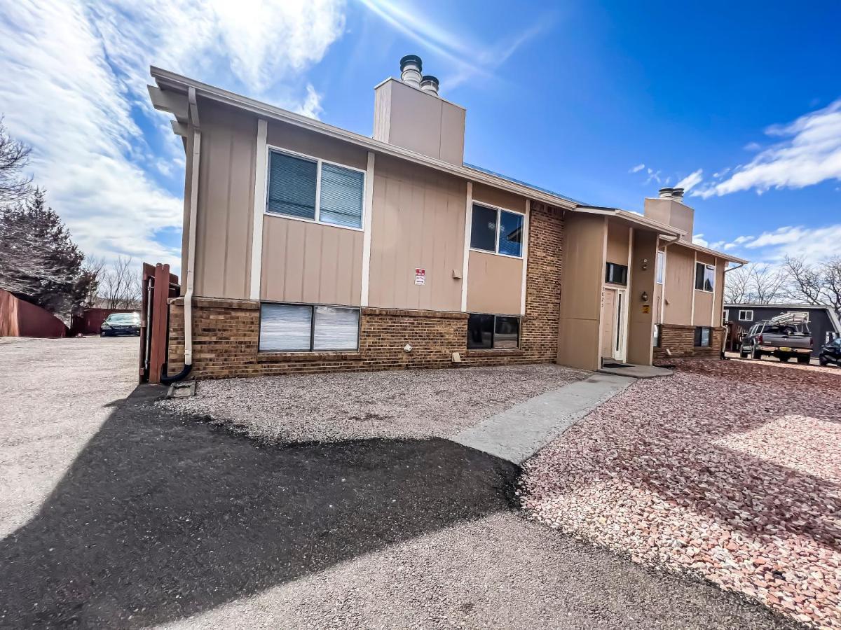 Apartment Lovely 2 Bedroom! Close To In A 4plex Colorado Springs