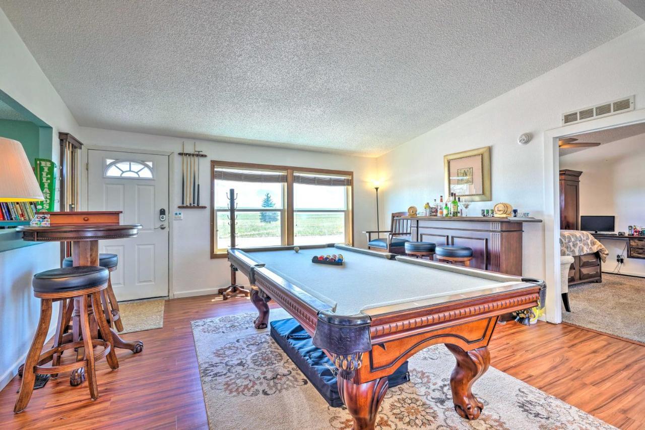 East With Game And Backyard *