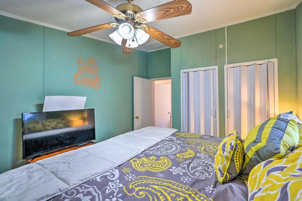Holiday home East With Game And Backyard Colorado Springs