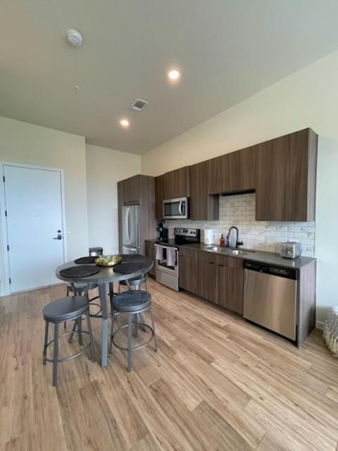 Apartment Luxurious Unit With Mountain View *
