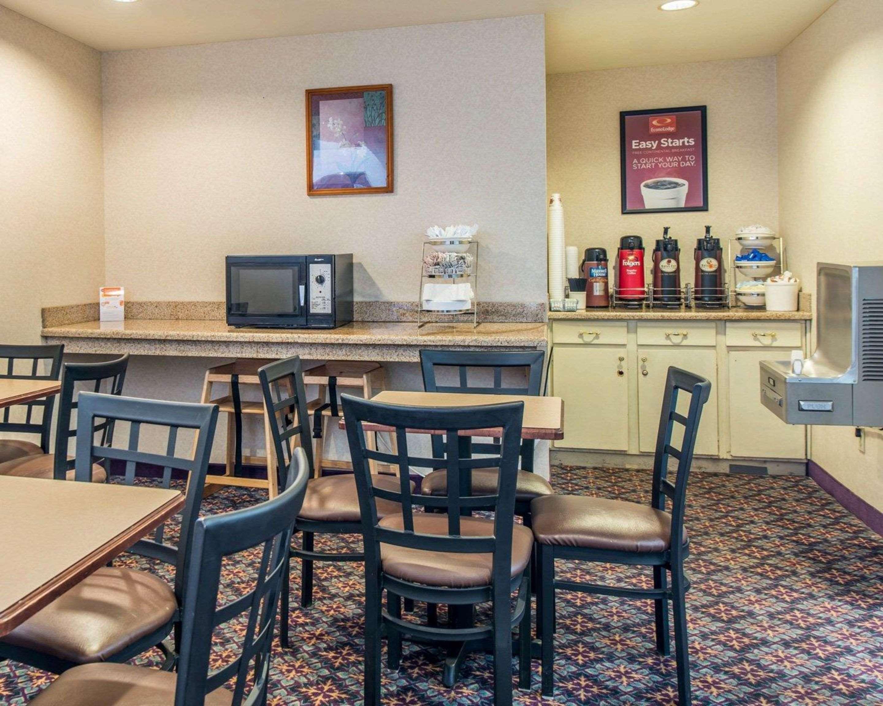Econo North Academy Lodge *