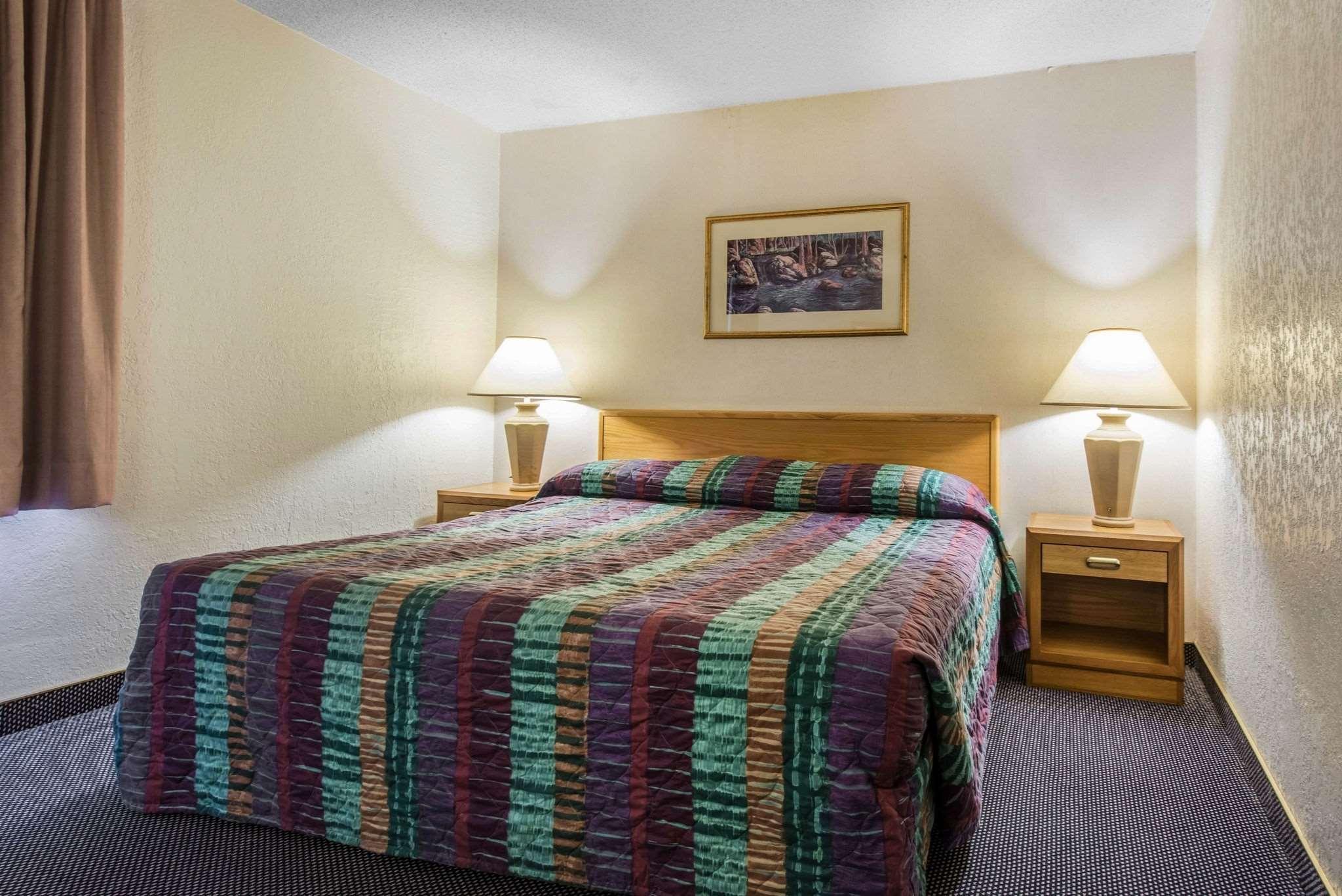 Rodeway & Hotel 2*