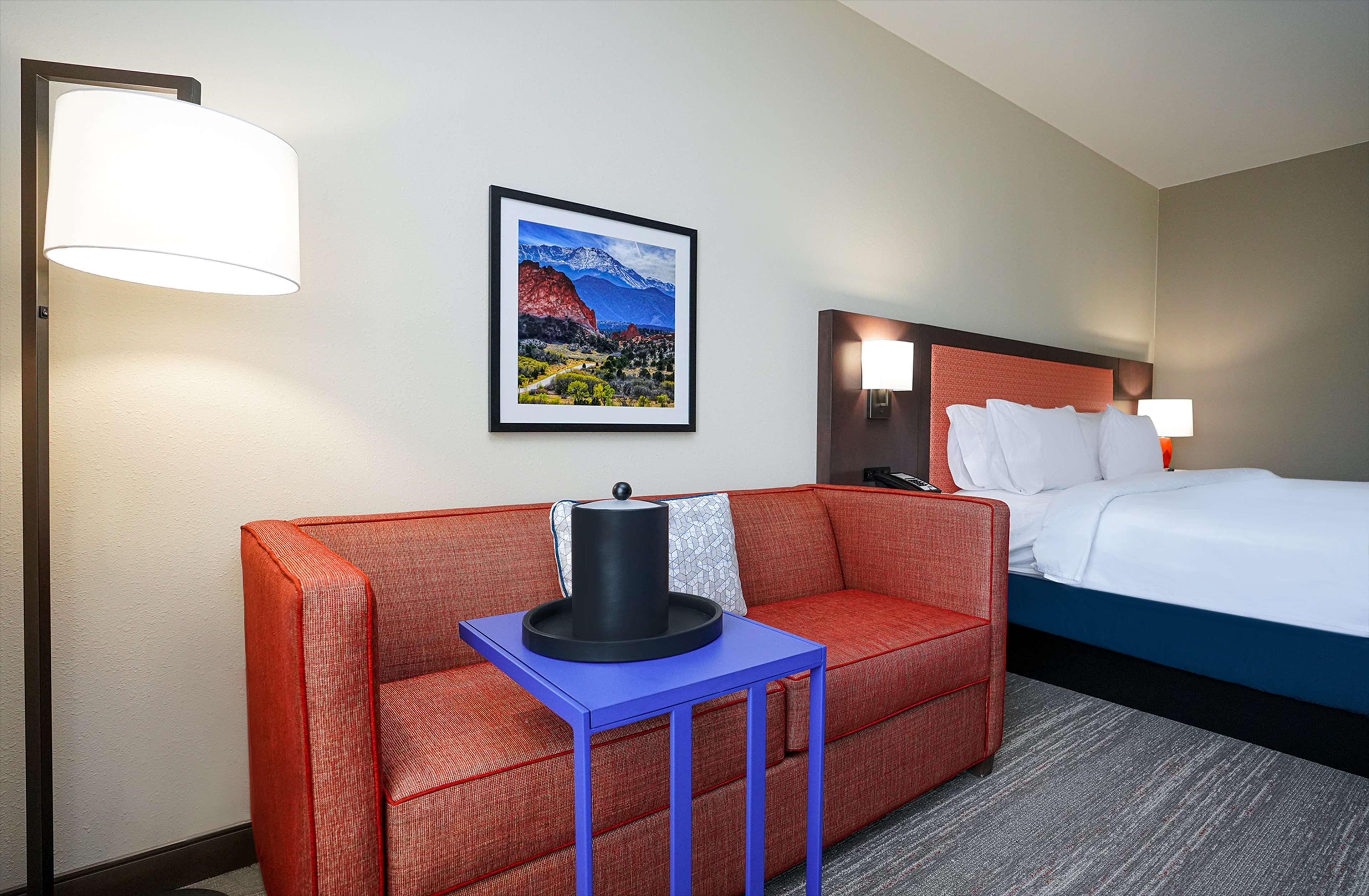 Hampton I-25 Hotel 3*