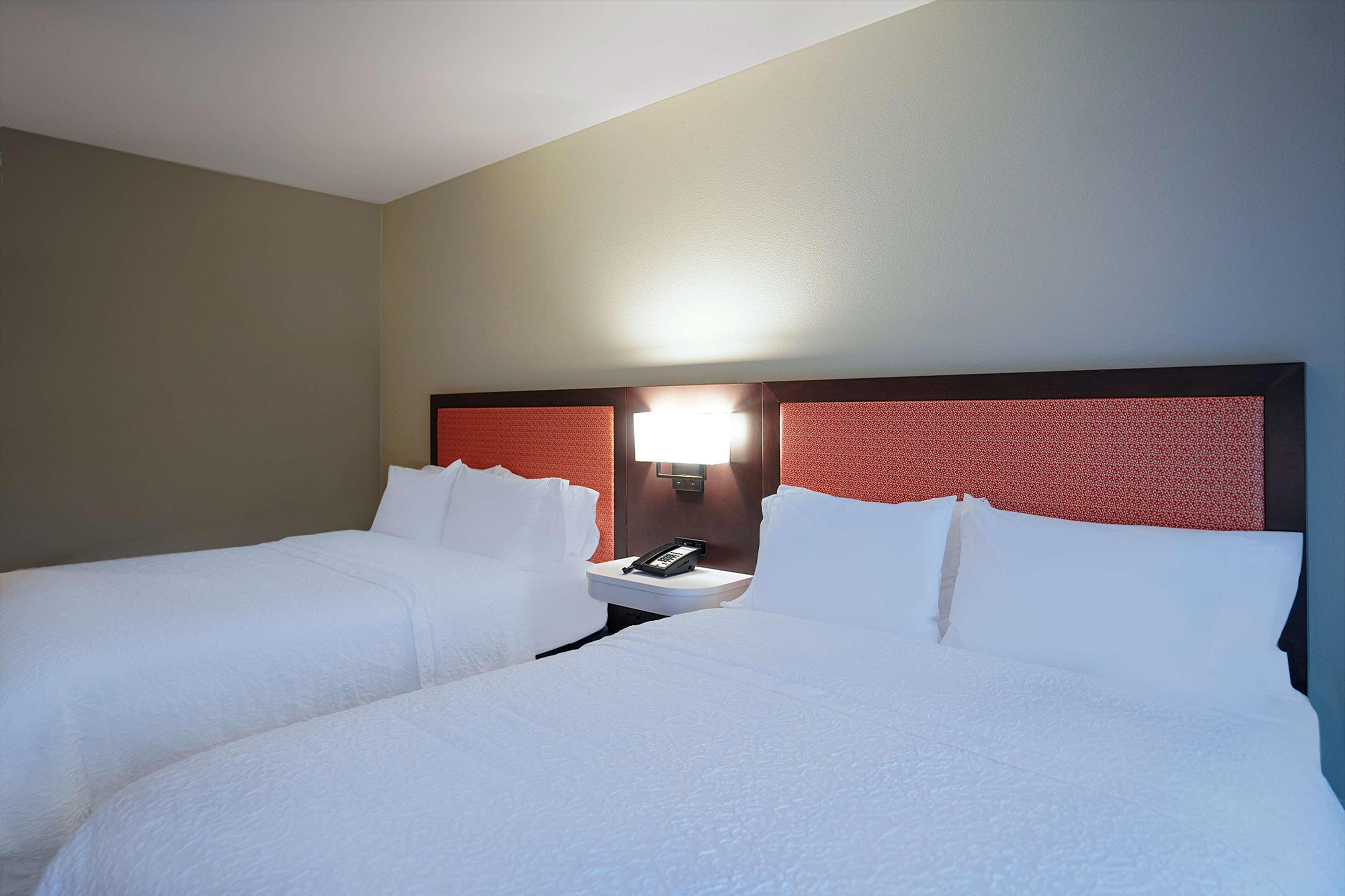 Hampton I-25 Hotel 3*