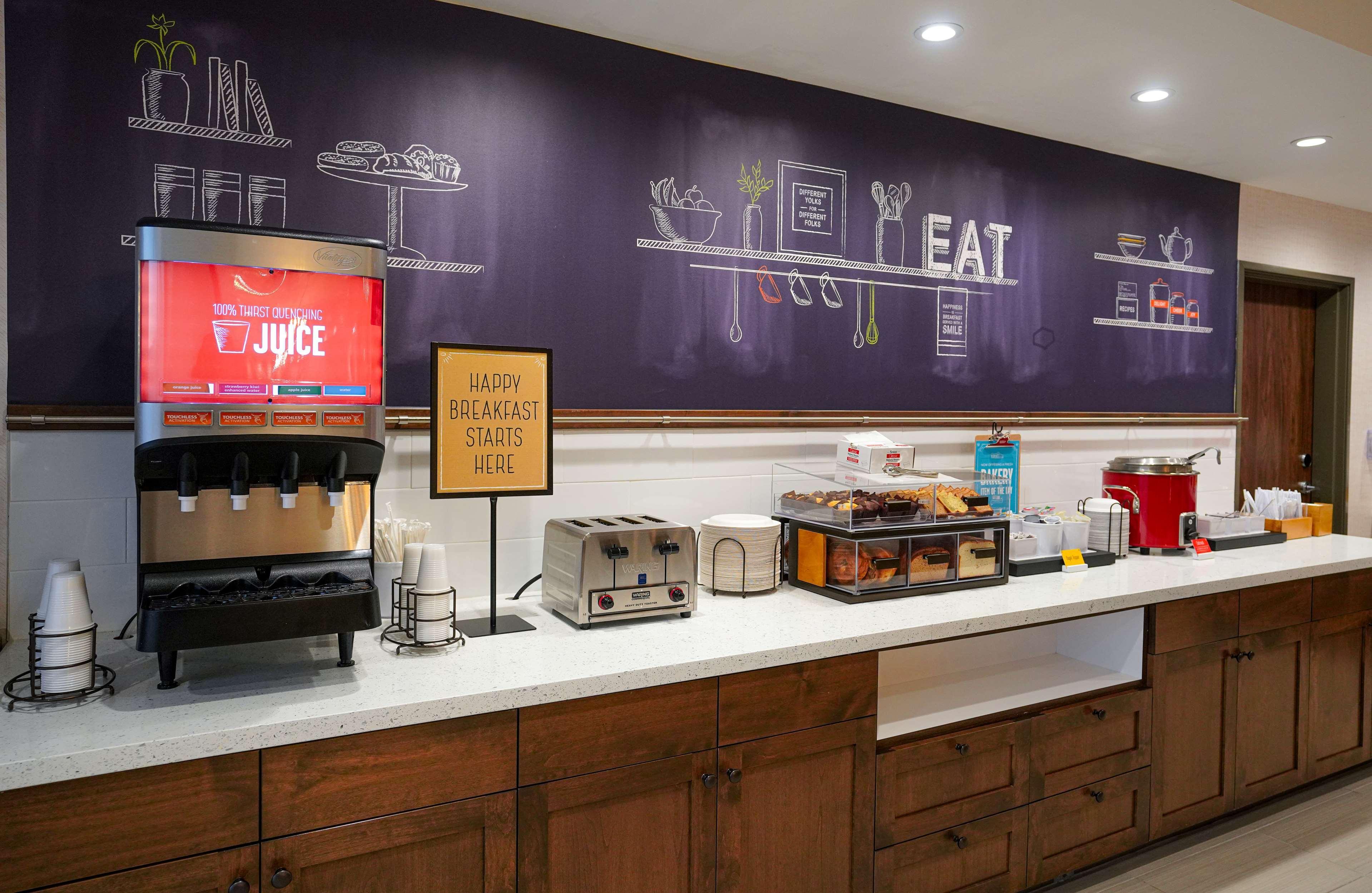 Hampton I-25 Hotel 3*