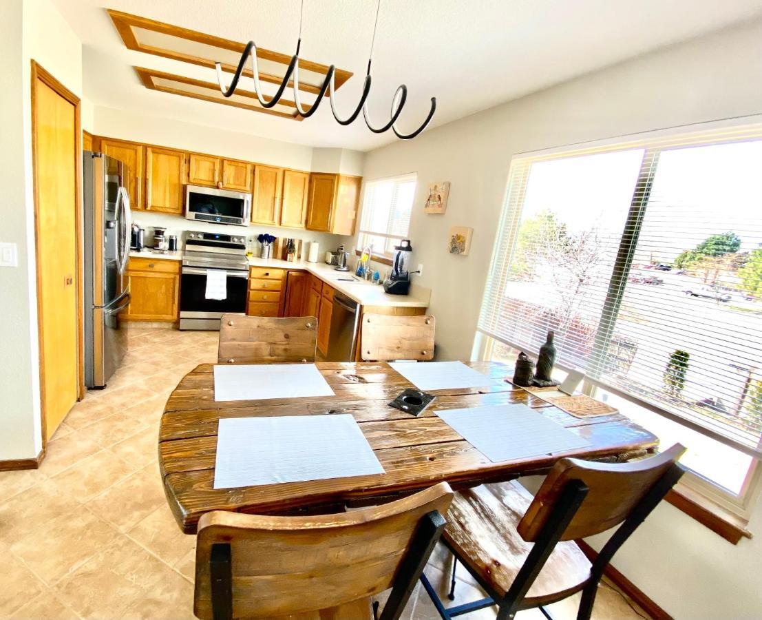 Artsy Close To Usafa With Fireplace And Patio *