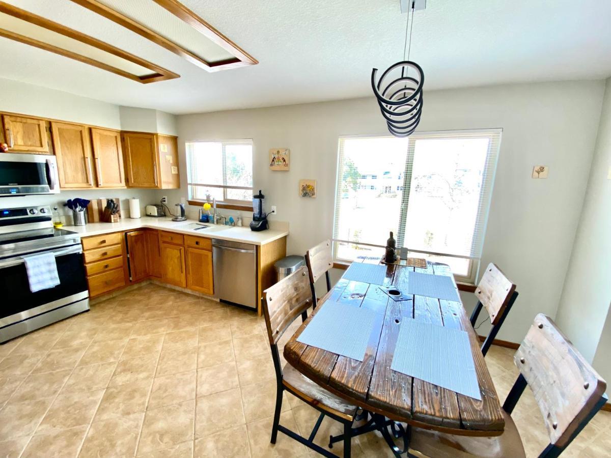 Artsy Close To Usafa With Fireplace And Patio *