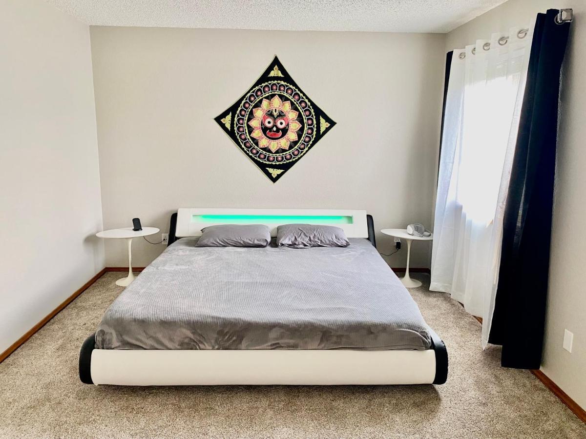 Artsy Close To Usafa With Fireplace And Patio Holiday home