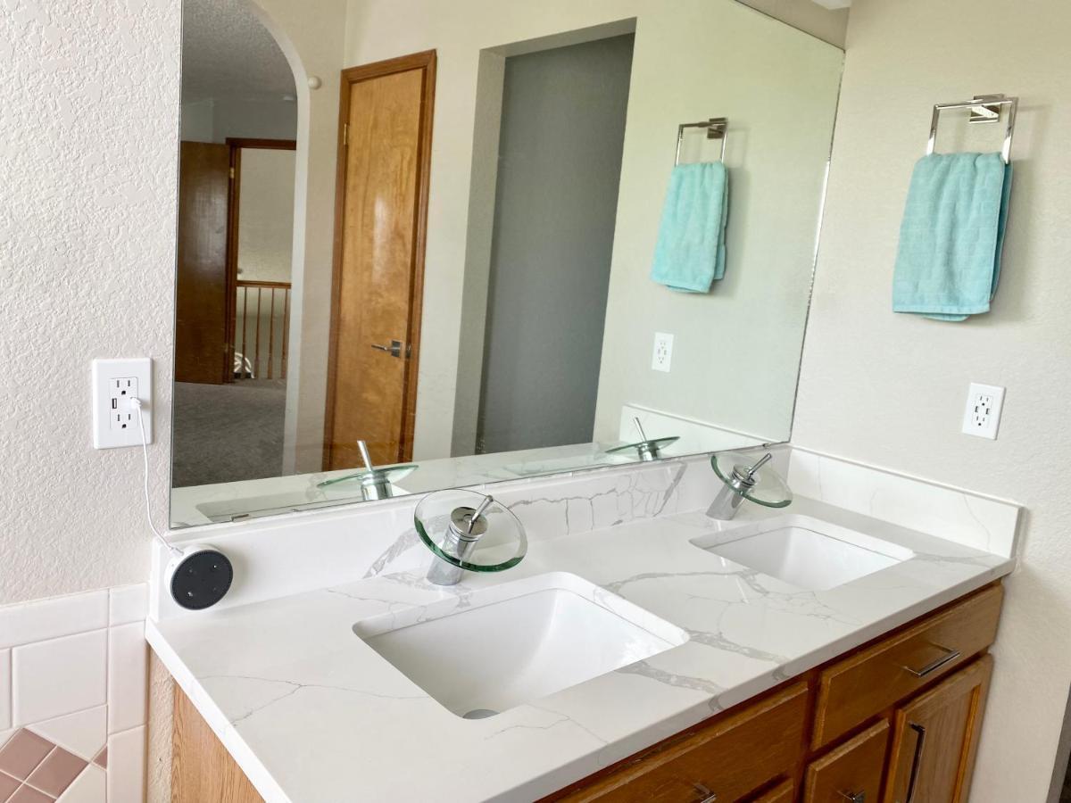 Holiday home Artsy Close To Usafa With Fireplace And Patio *