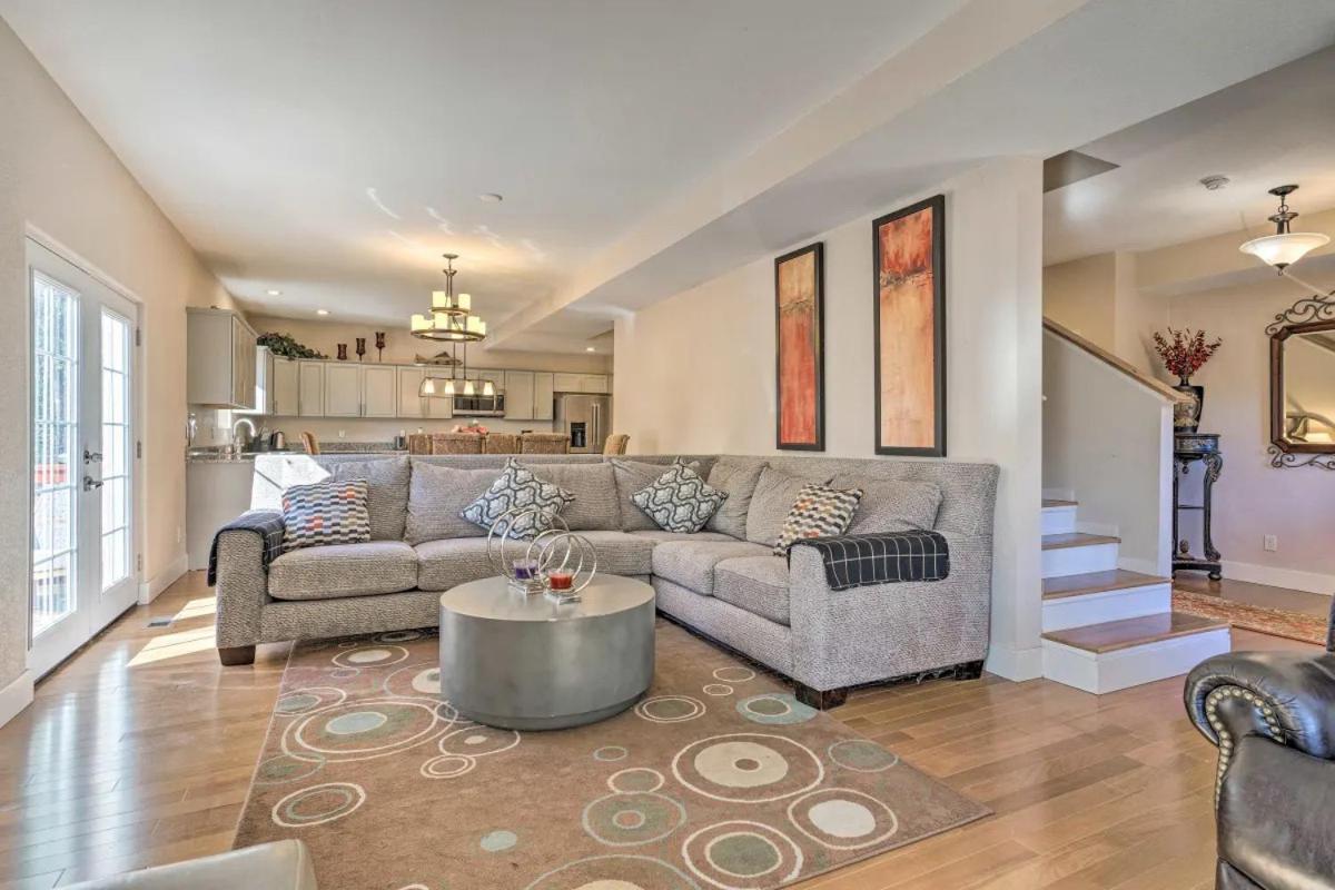 Huge Cozy With Many Bedrooms In Ivywild