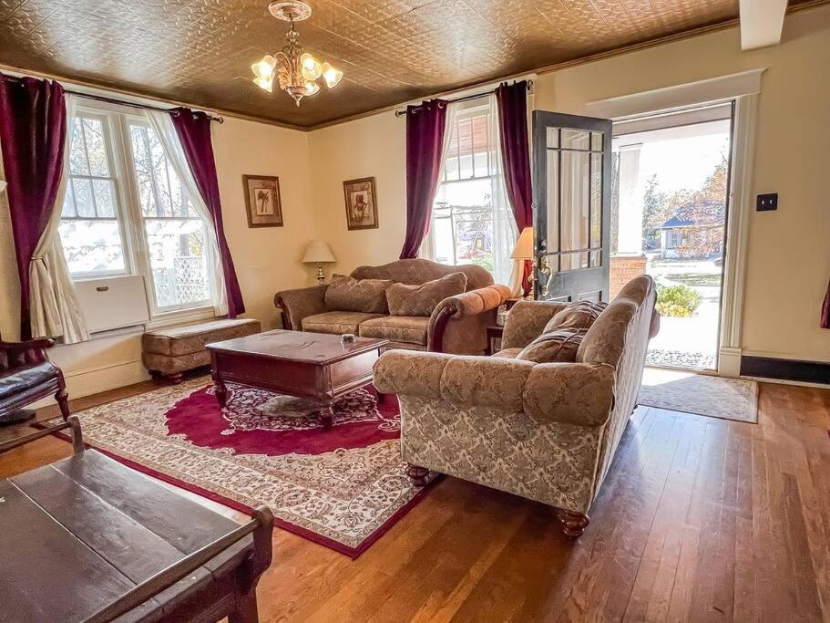 Full Kitchen,close To Downtown And Family Friendly Villa