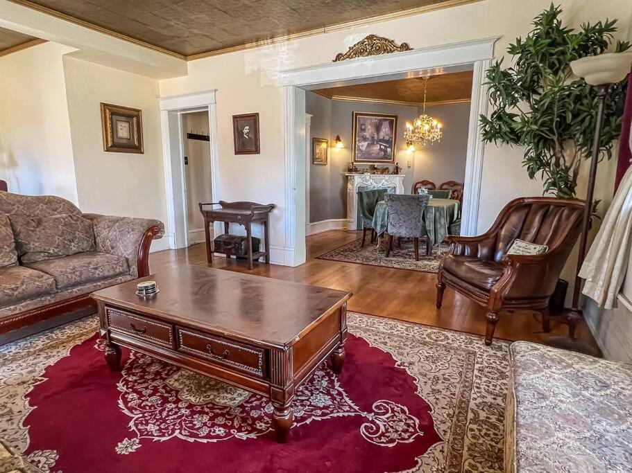 Full Kitchen,close To Downtown And Family Friendly * Colorado Springs