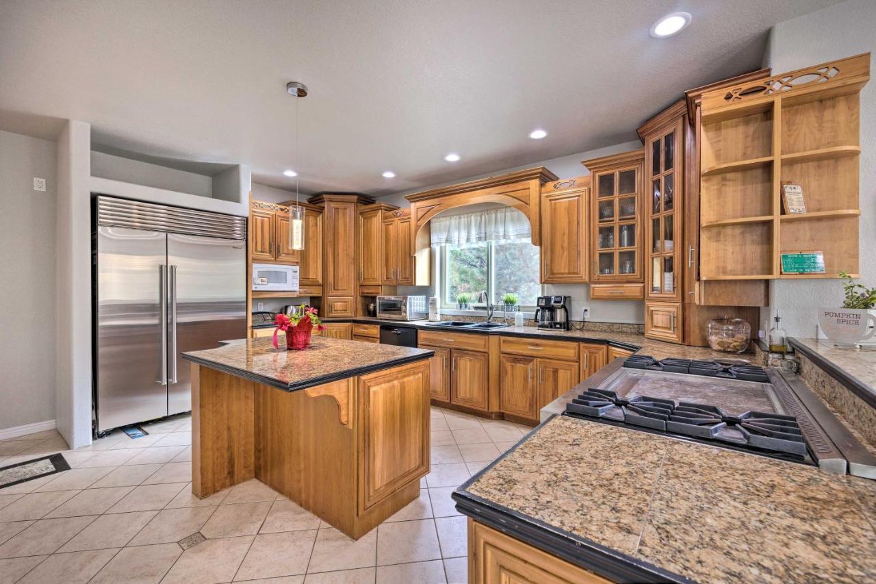Estate With Indoor Pool And Decks About 25 Mi To Dtwn Holiday home Colorado Springs