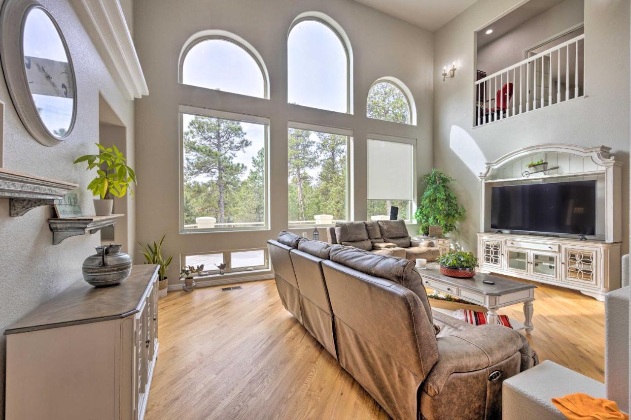 Estate With Indoor Pool And Decks About 25 Mi To Dtwn Holiday home