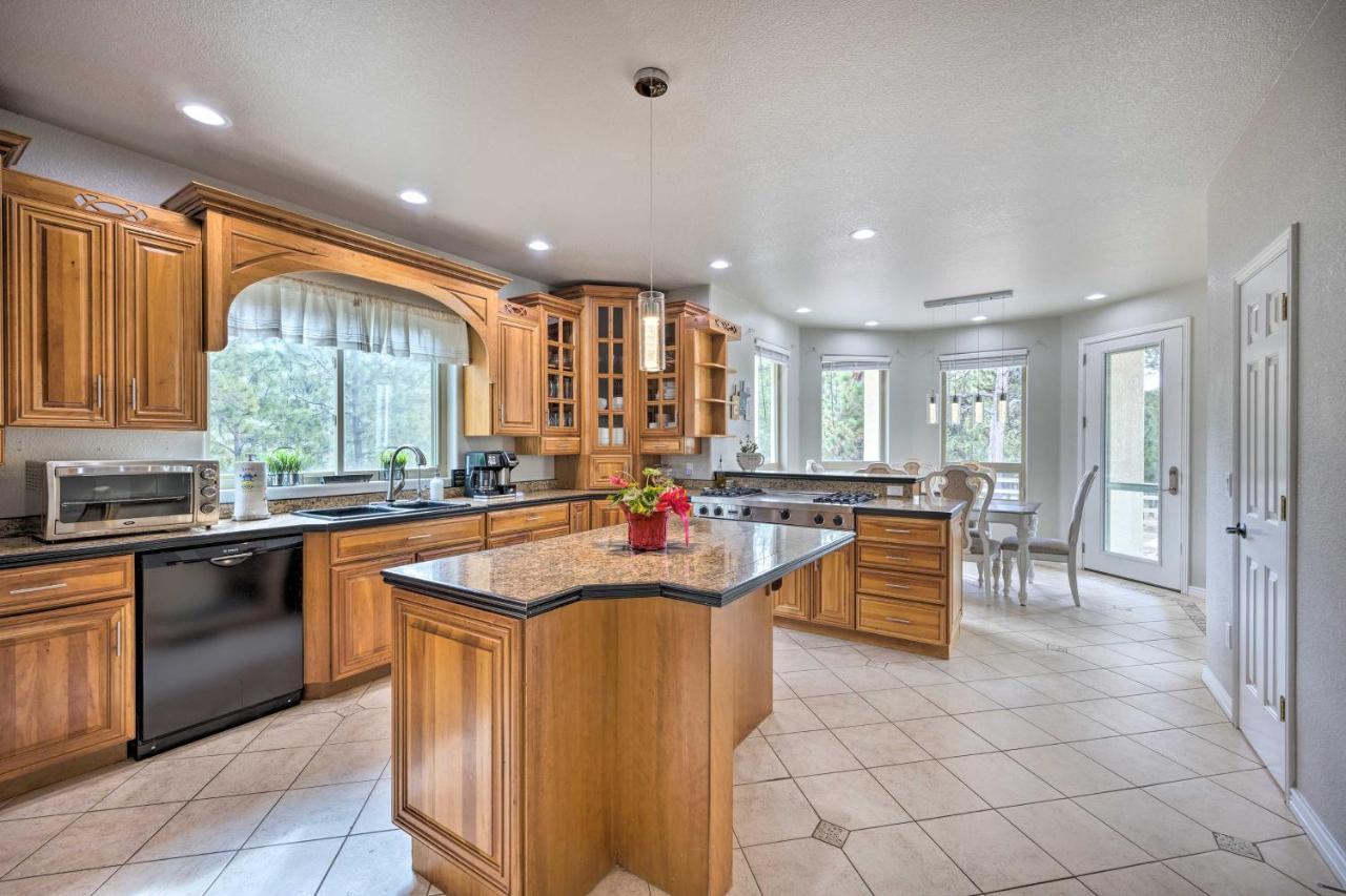 Estate With Indoor Pool And Decks About 25 Mi To Dtwn Holiday home