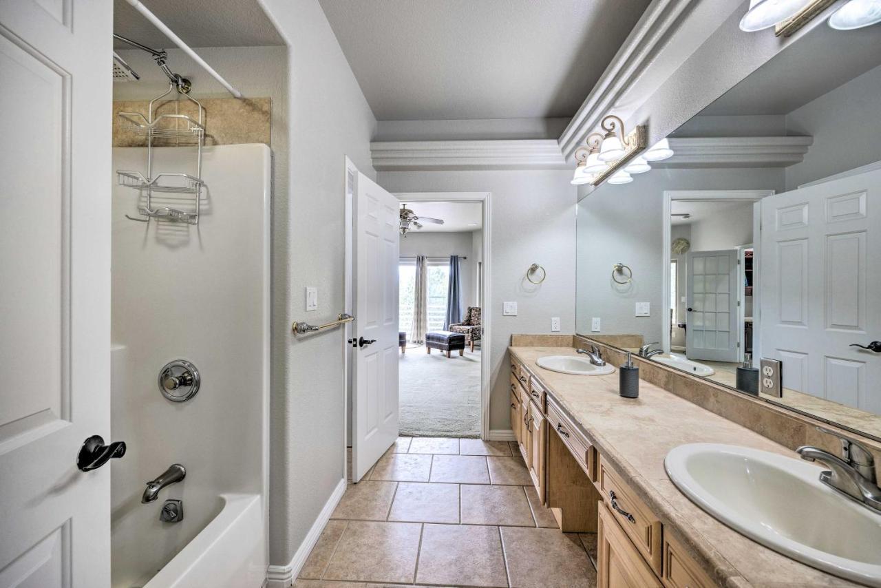 Estate With Indoor Pool And Decks About 25 Mi To Dtwn *